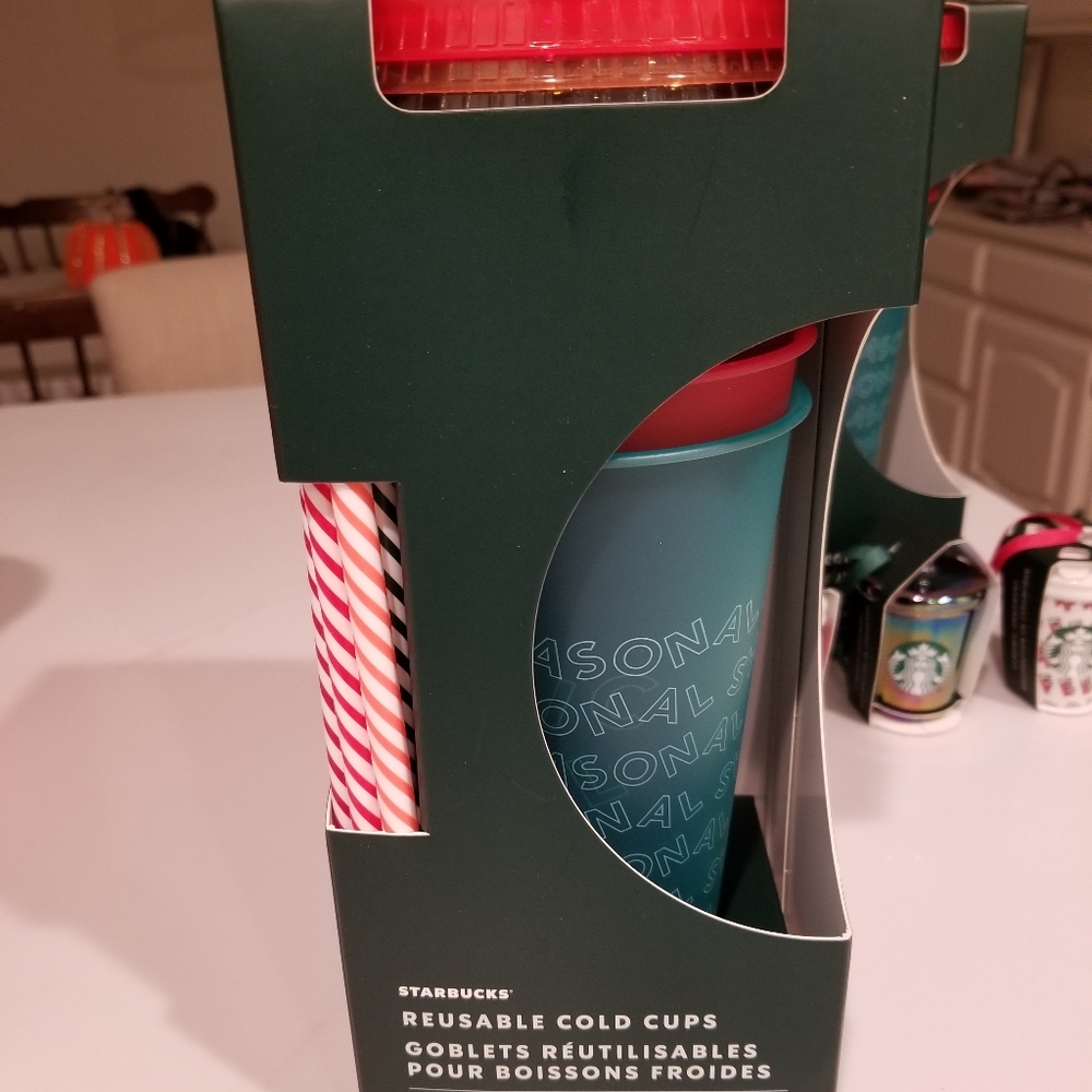 Starbucks holiday 2019 reusable cold cups